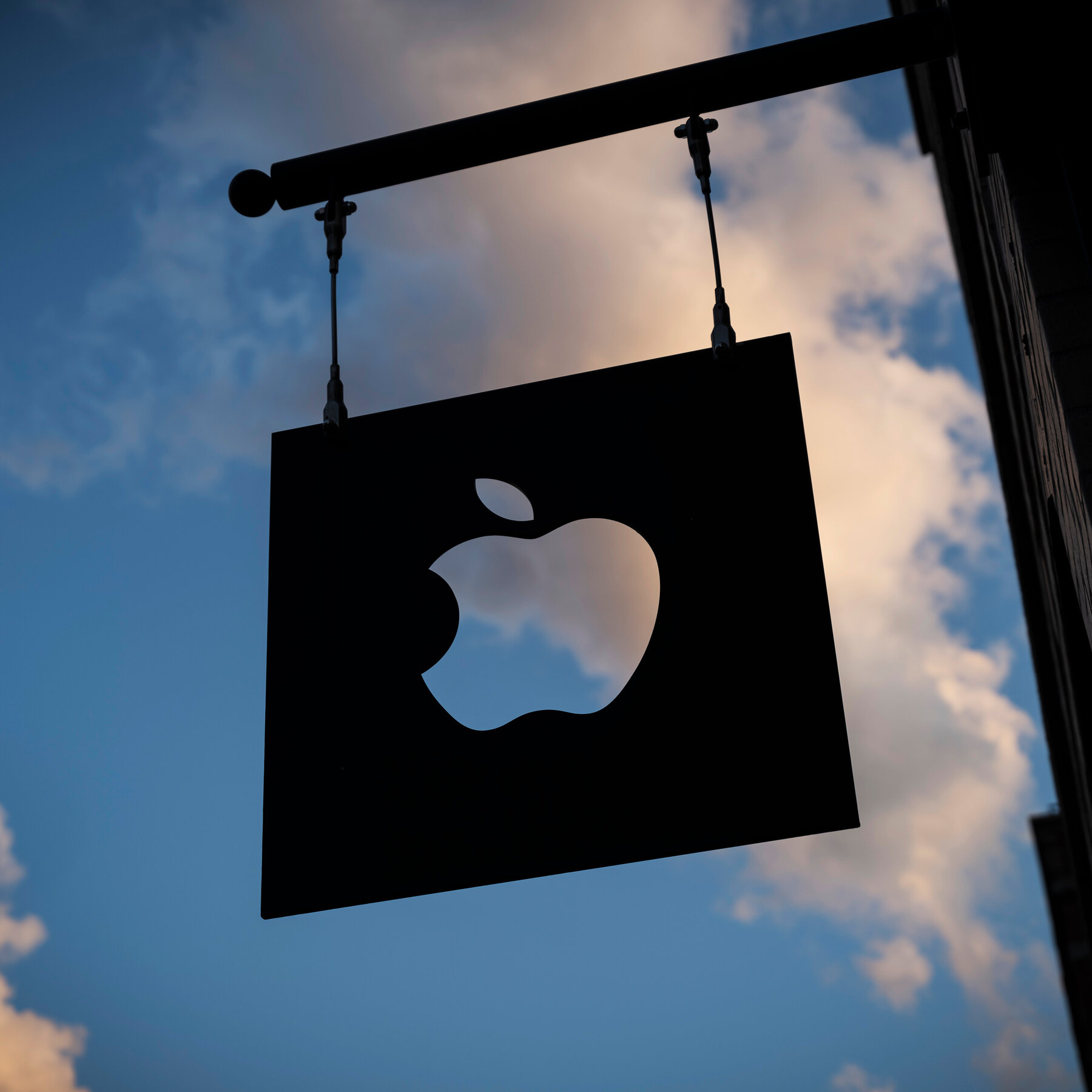 Apple Adjusts Device Pricing in Response to Rising Component Costs