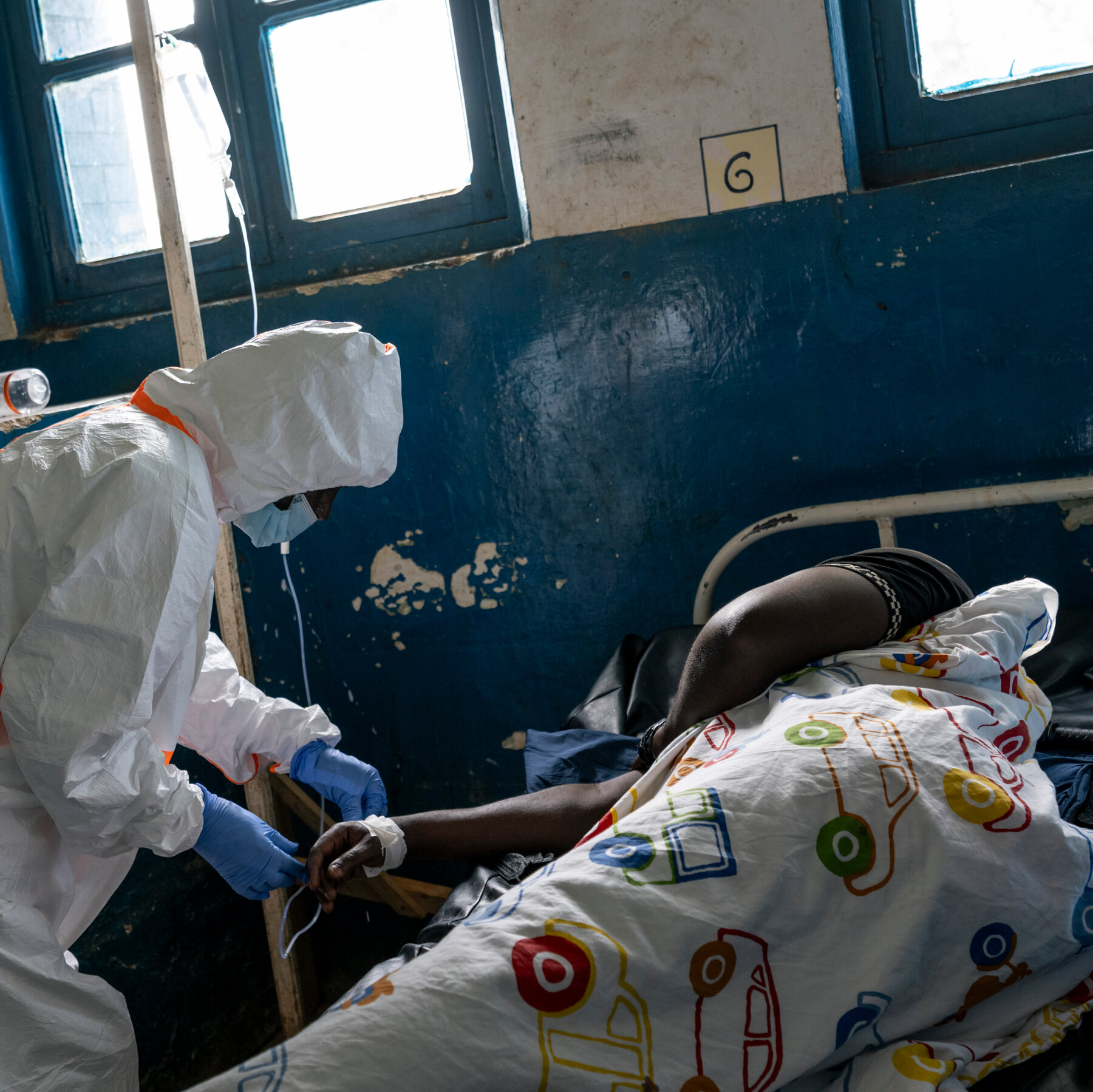 Ebola Outbreak in Africa Faces Potential for Prolonged Crisis, Officials Caution