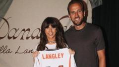 England Players Attend Ella Langley Concert, Observe Team Curfew