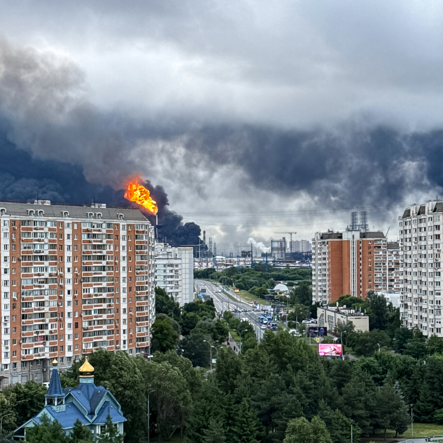 Extensive Drone Assault Targets Moscow Refinery, Disrupting Air Travel