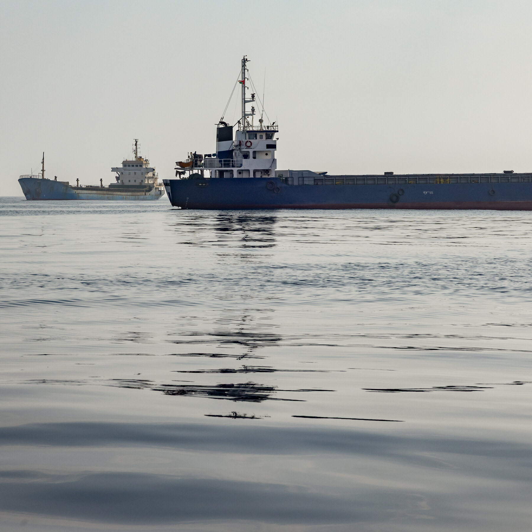 Iran's Strait of Hormuz Closure Announcement Impacts Maritime Traffic
