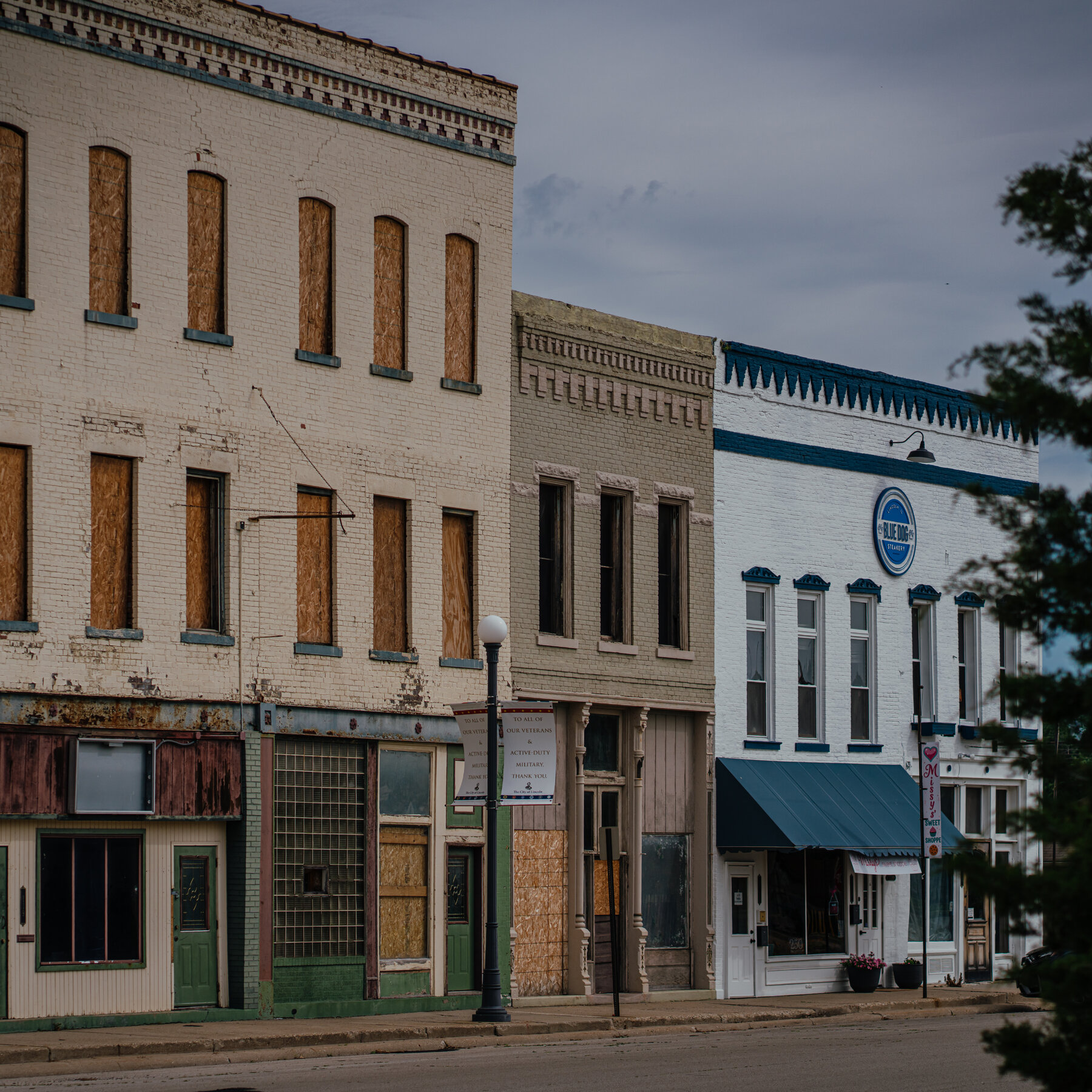 Lincoln, Illinois Faces Economic Uncertainty After Prison Closure