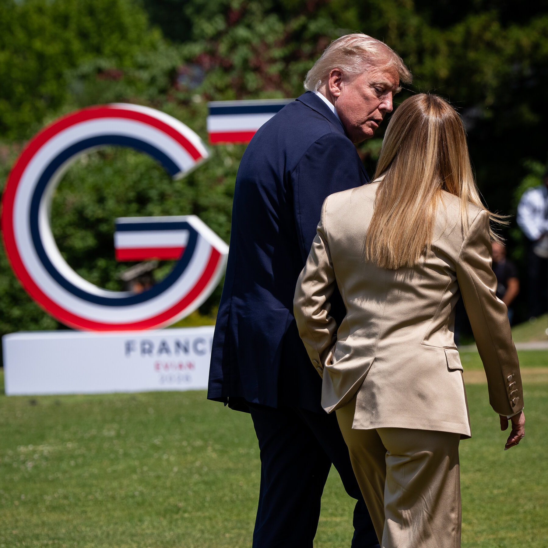 Meloni Rejects Trump's Claim of Photo Request at G7 Summit