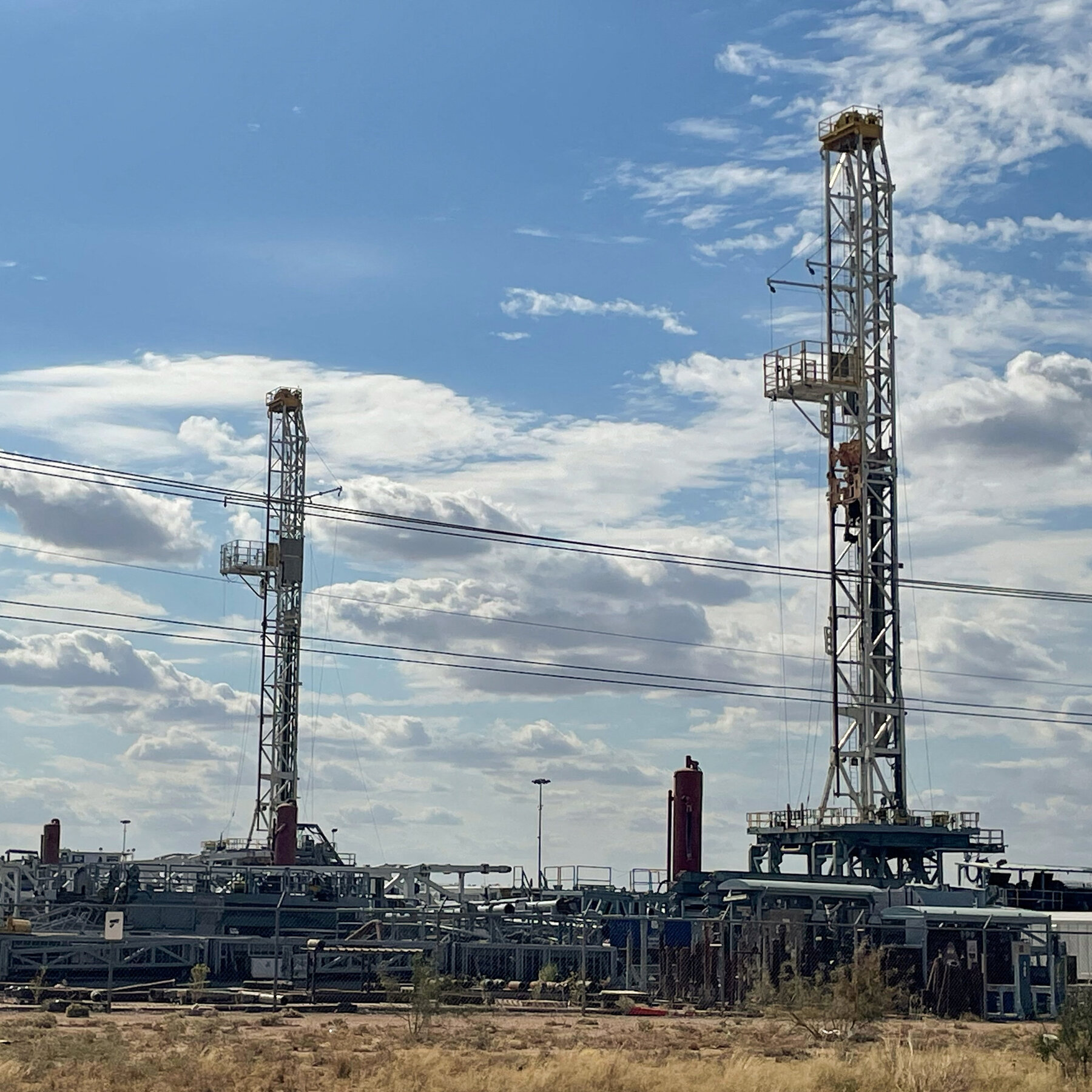 US Oil Producers Cautious Amidst Market Uncertainty, Modest Growth Predicted